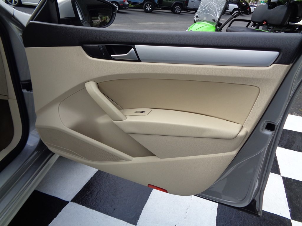 2012 Volkswagen Passat Image 44