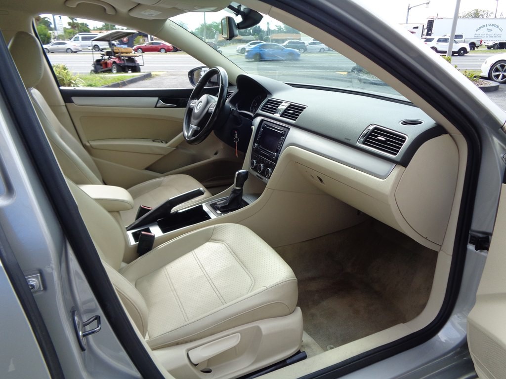 2012 Volkswagen Passat Image 45