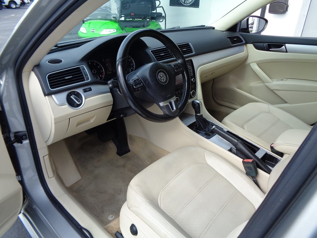 2012 Volkswagen Passat Image 52