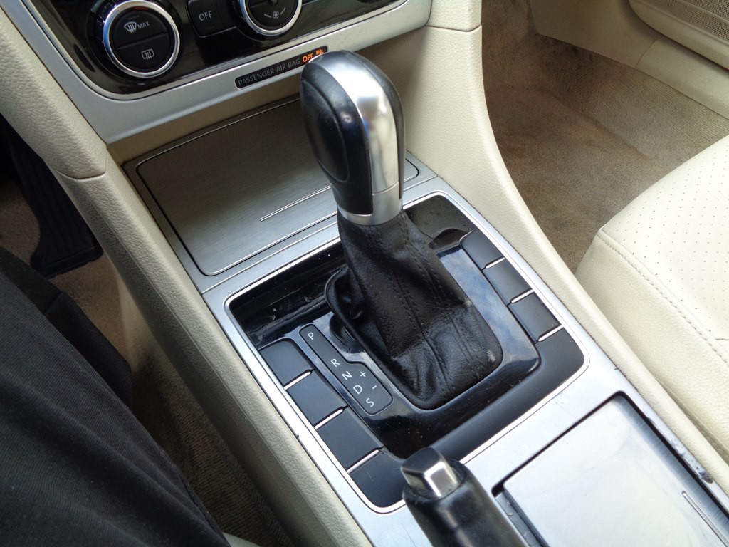 2012 Volkswagen Passat Image 61