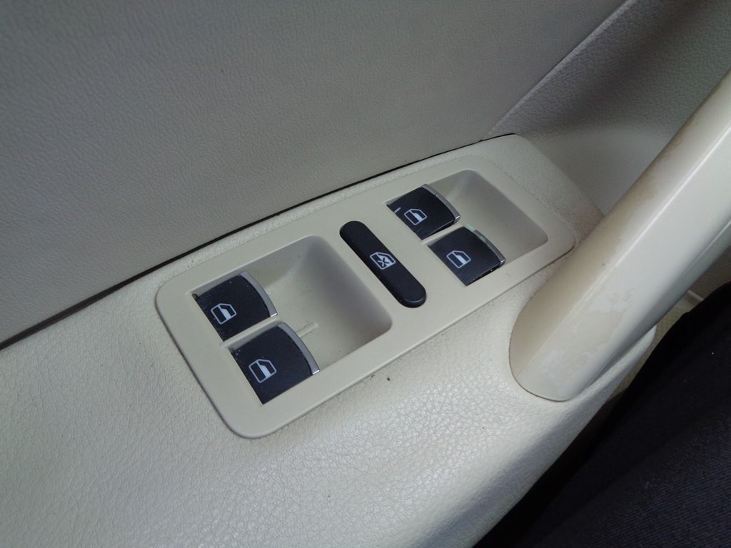2012 Volkswagen Passat Image 66