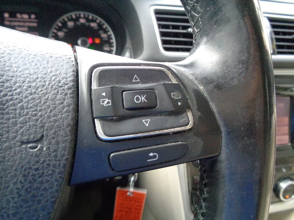 2012 Volkswagen Passat Image 72