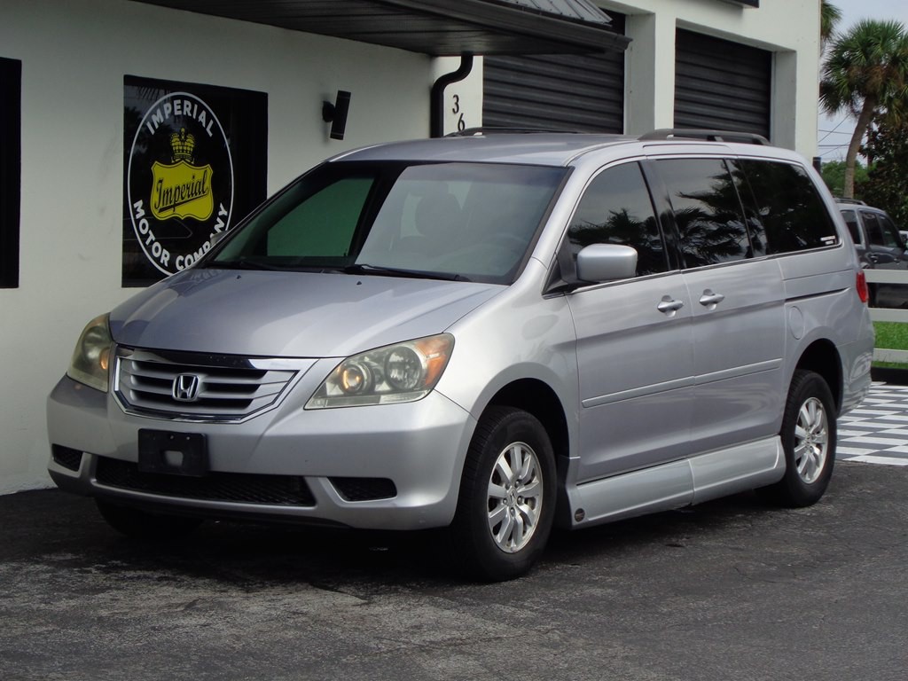 2010 Honda Odyssey Image 2