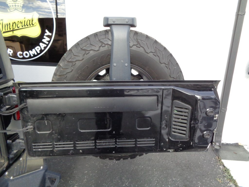 2011 Jeep Wrangler Image 38