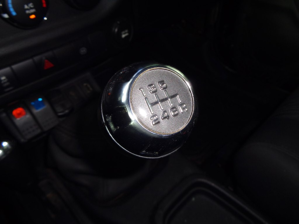 2011 Jeep Wrangler Image 59