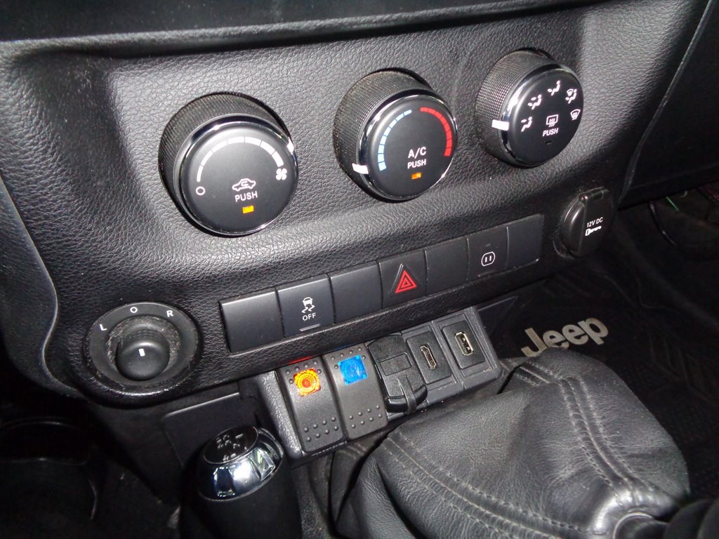 2011 Jeep Wrangler Image 60