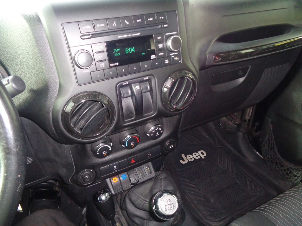 2011 Jeep Wrangler Image 62