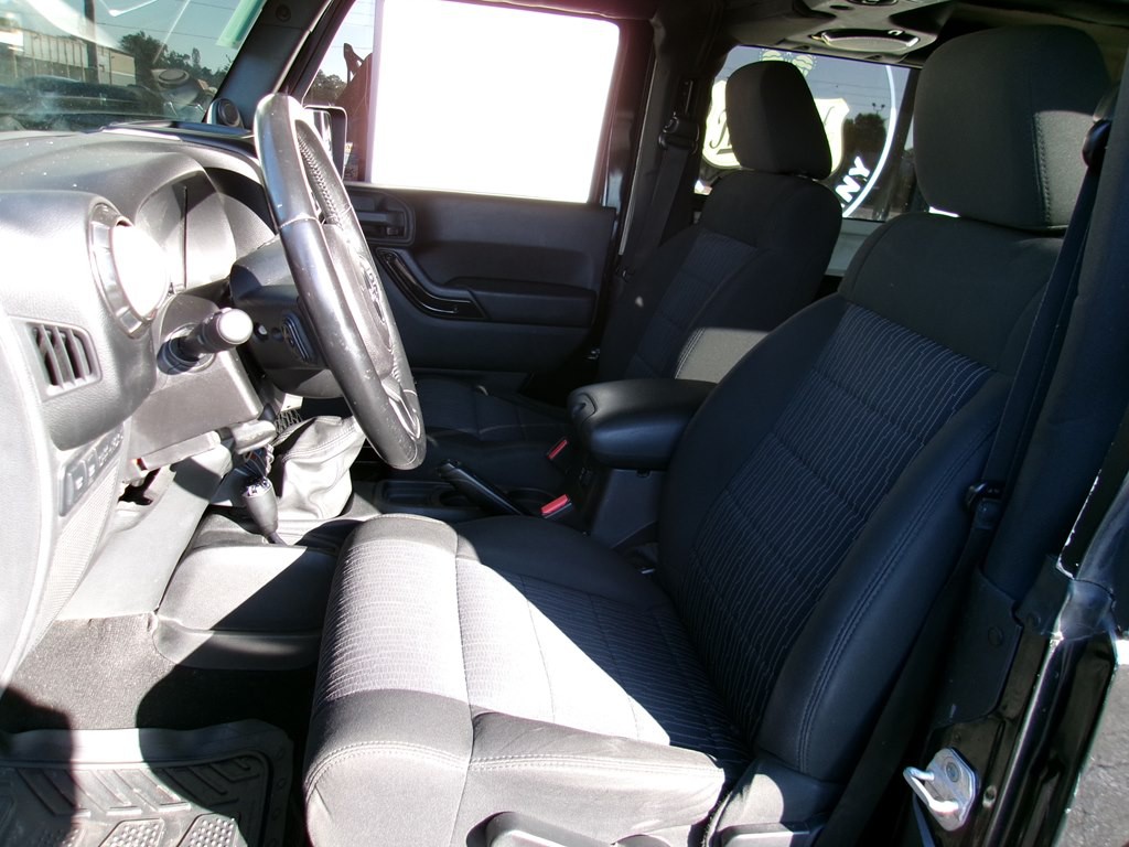 2011 Jeep Wrangler Image 2