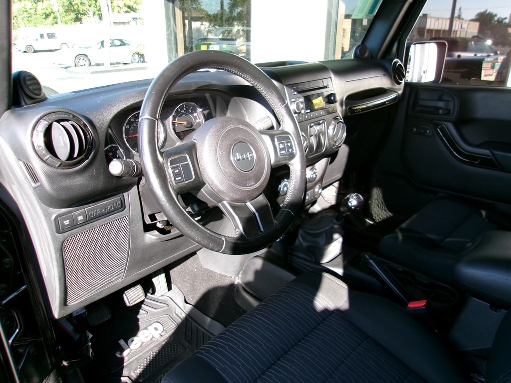 2011 Jeep Wrangler Image 6