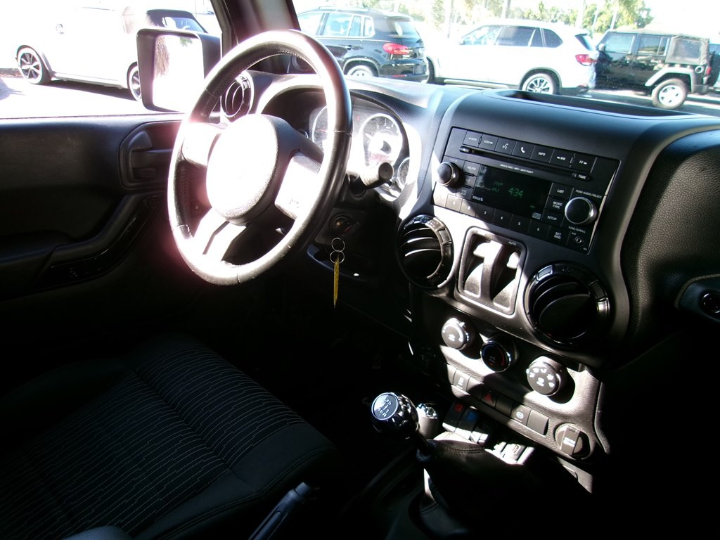 2011 Jeep Wrangler Image 7