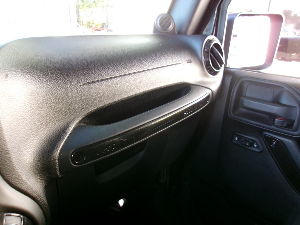 2011 Jeep Wrangler Image 14