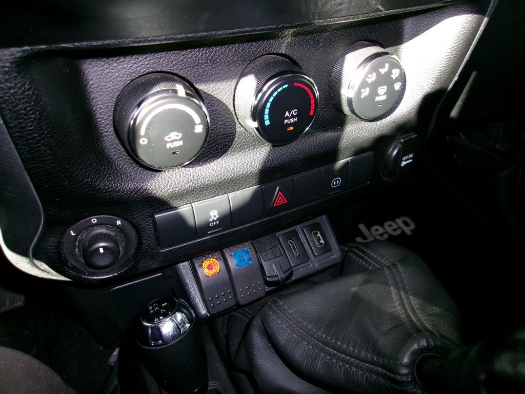 2011 Jeep Wrangler Image 19