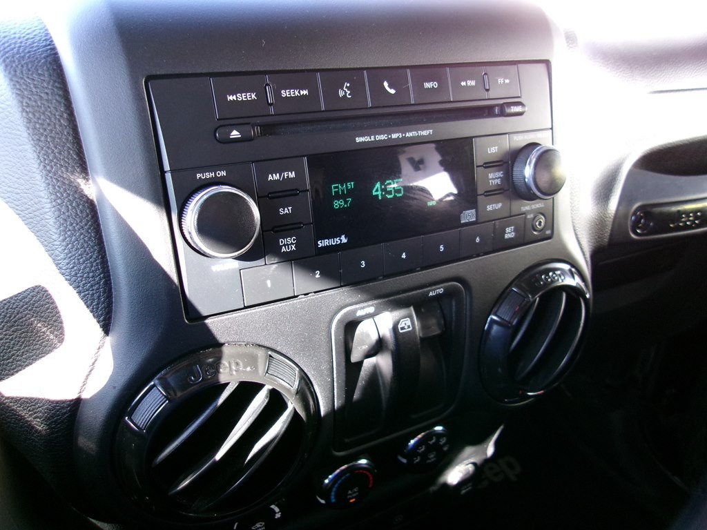 2011 Jeep Wrangler Image 22