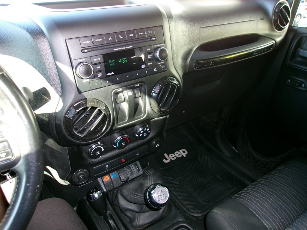 2011 Jeep Wrangler Image 23