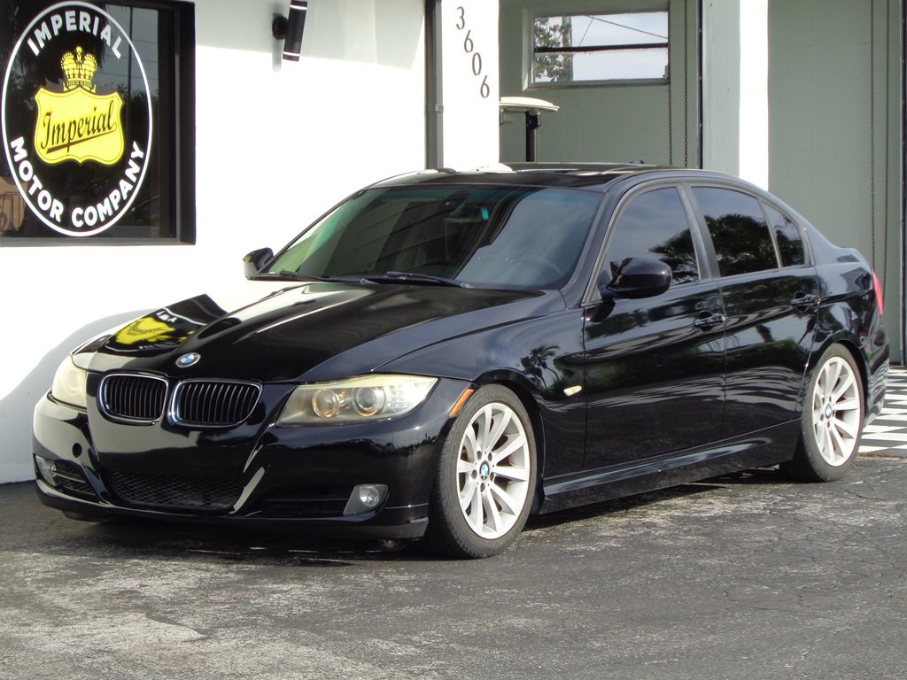 2011 BMW 3 Series Image 2