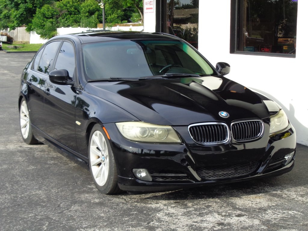 2011 BMW 3 Series Image 8