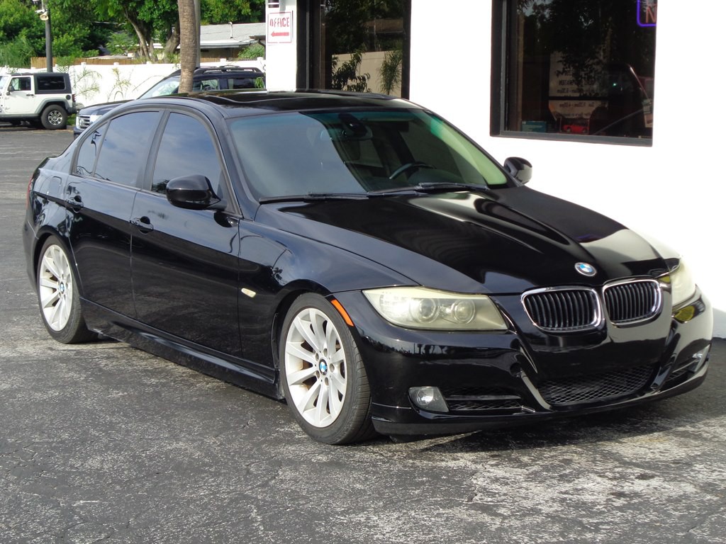 2011 BMW 3 Series Image 9