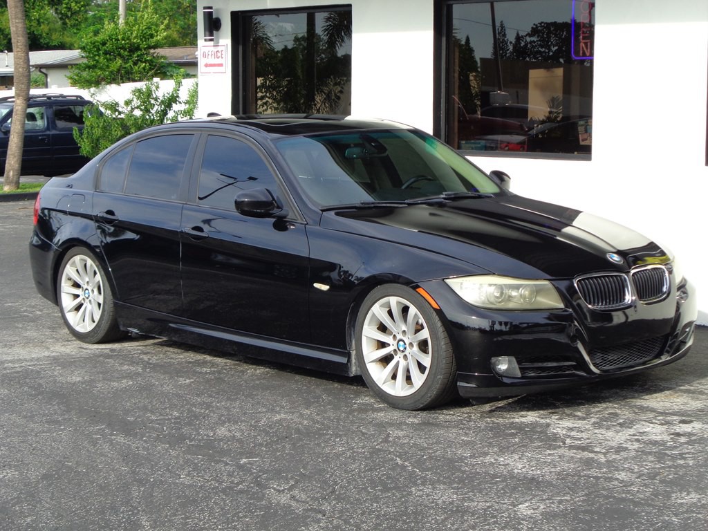 2011 BMW 3 Series Image 10
