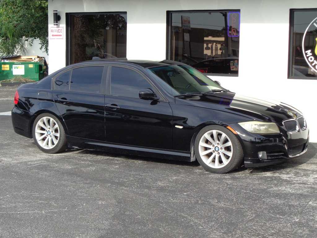 2011 BMW 3 Series Image 11