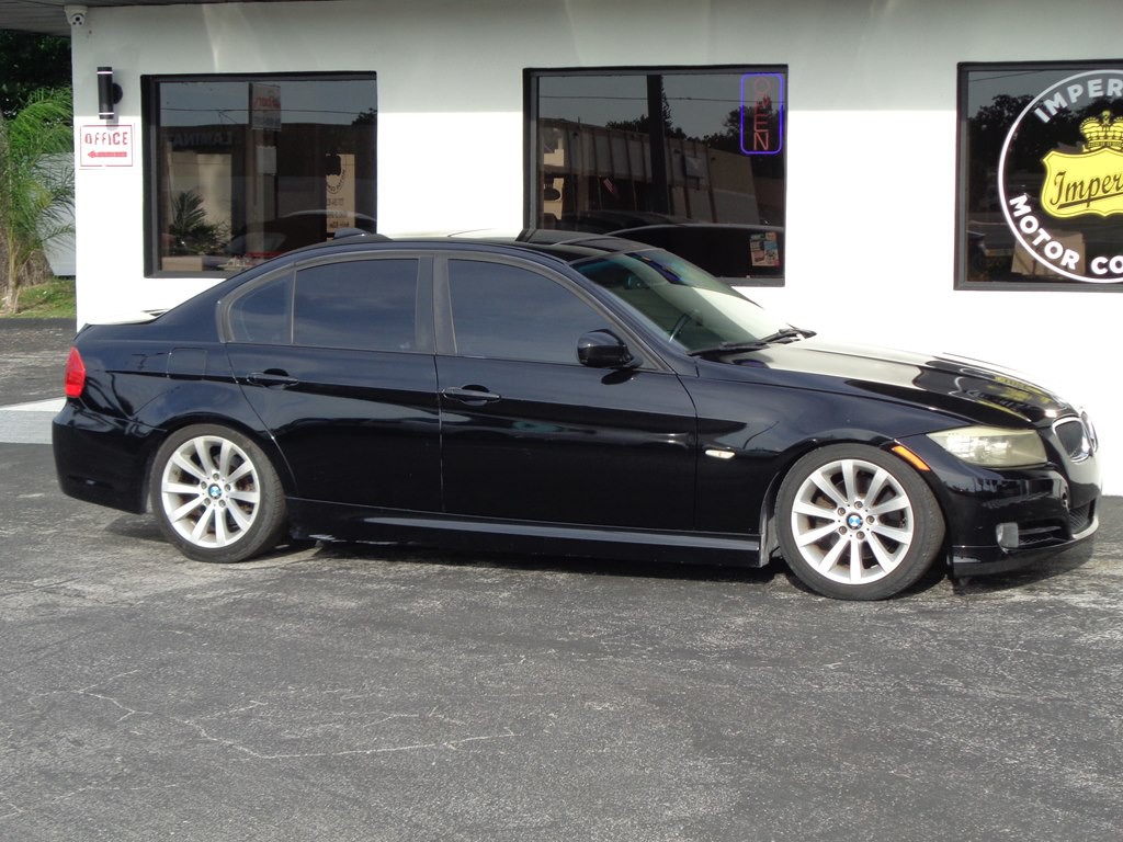 2011 BMW 3 Series Image 12