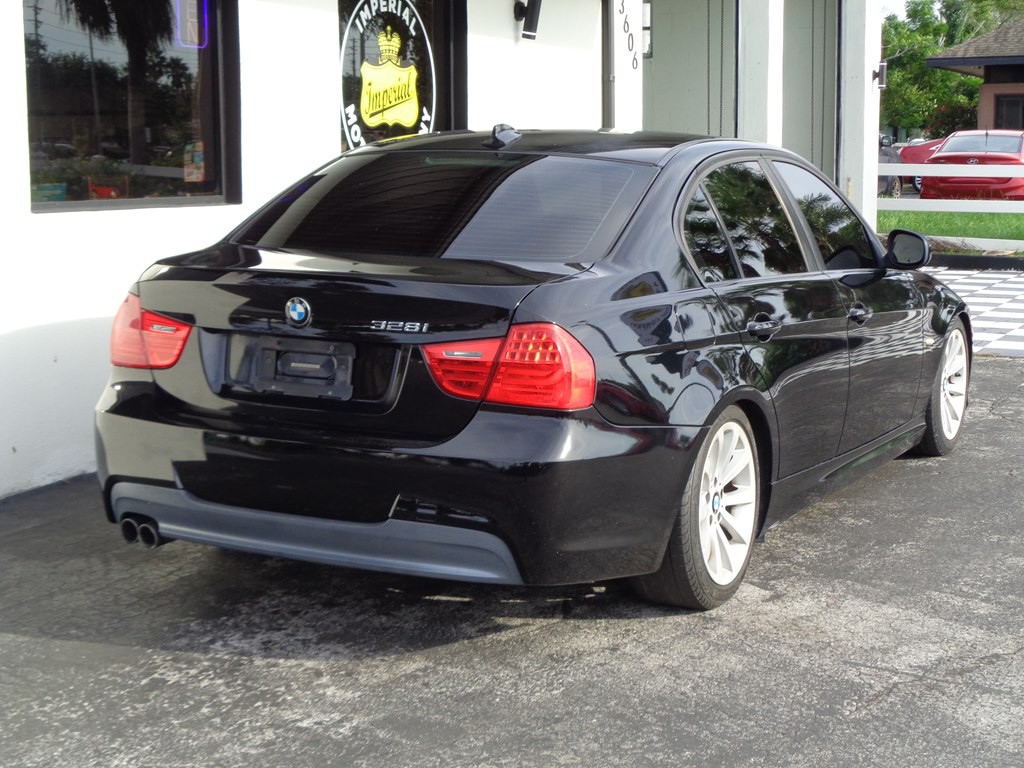 2011 BMW 3 Series Image 18