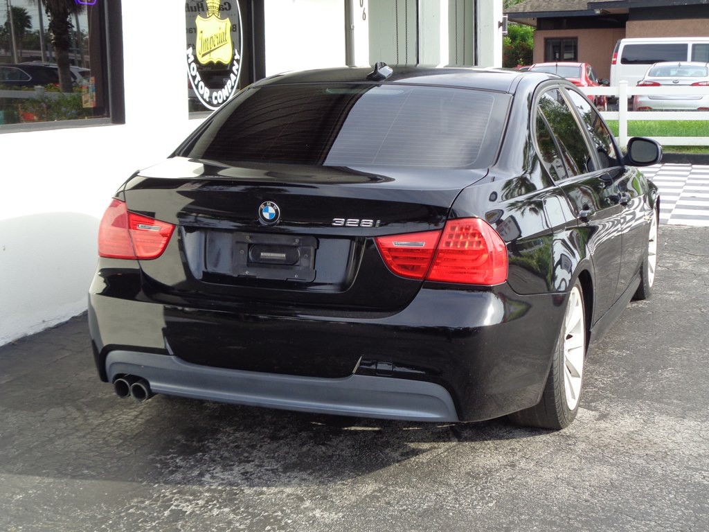 2011 BMW 3 Series Image 19
