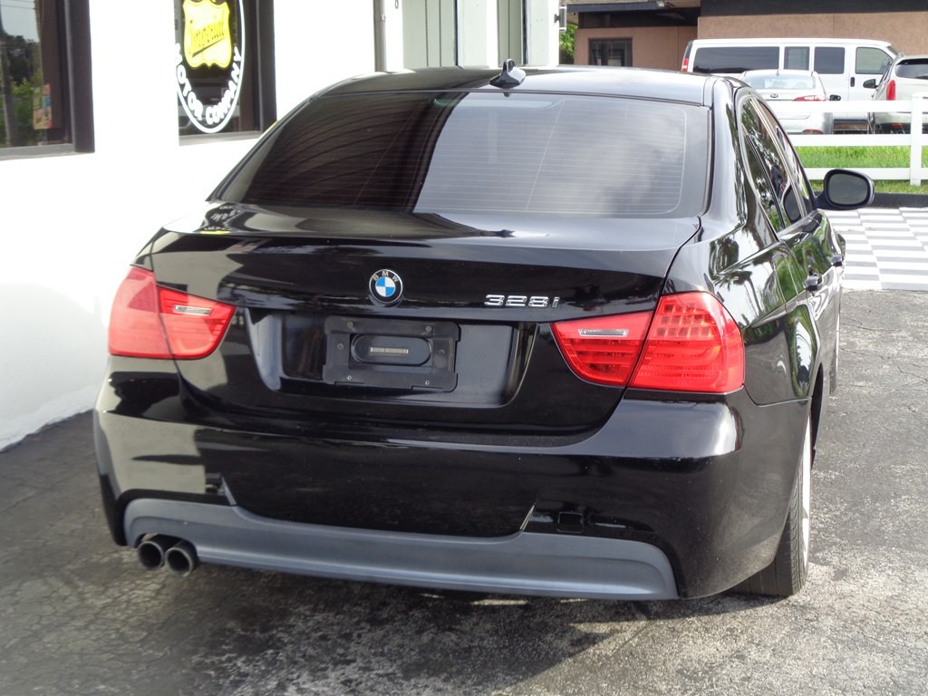 2011 BMW 3 Series Image 20
