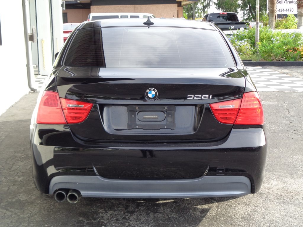 2011 BMW 3 Series Image 21