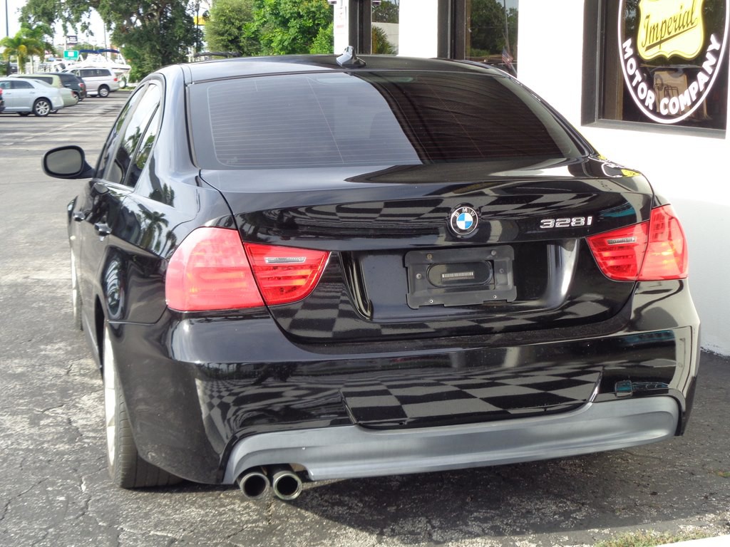 2011 BMW 3 Series Image 22