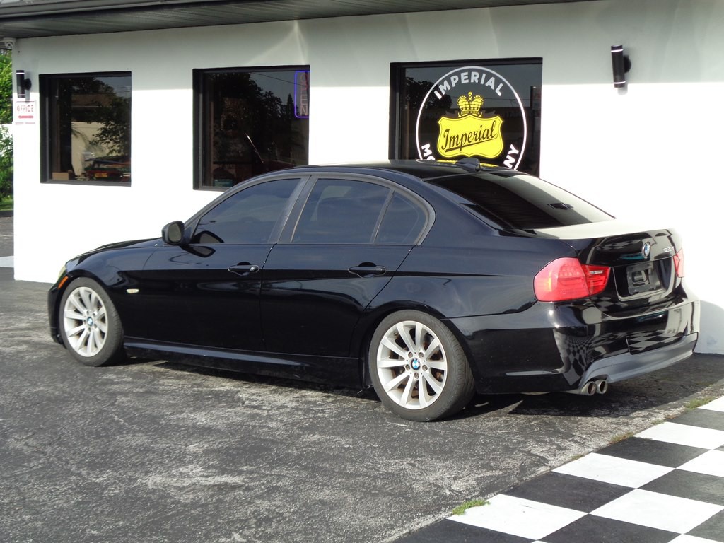 2011 BMW 3 Series Image 25