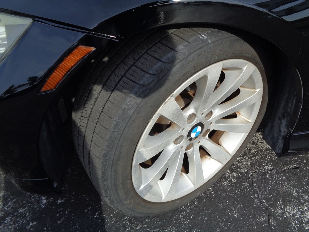 2011 BMW 3 Series Image 32