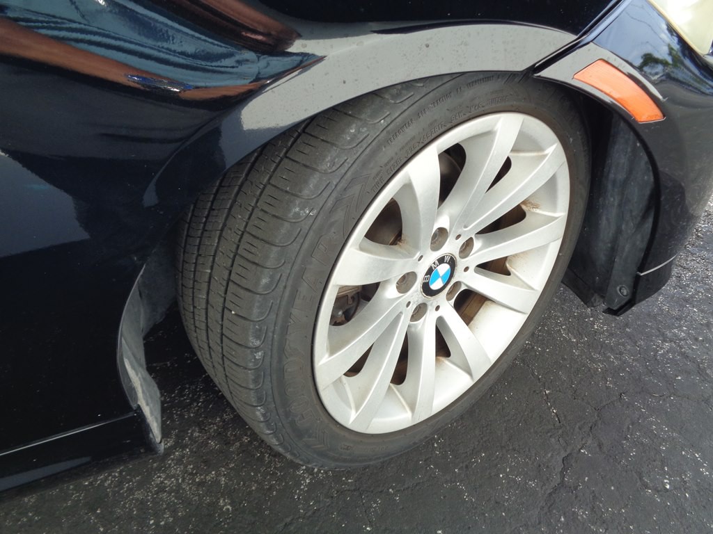2011 BMW 3 Series Image 35