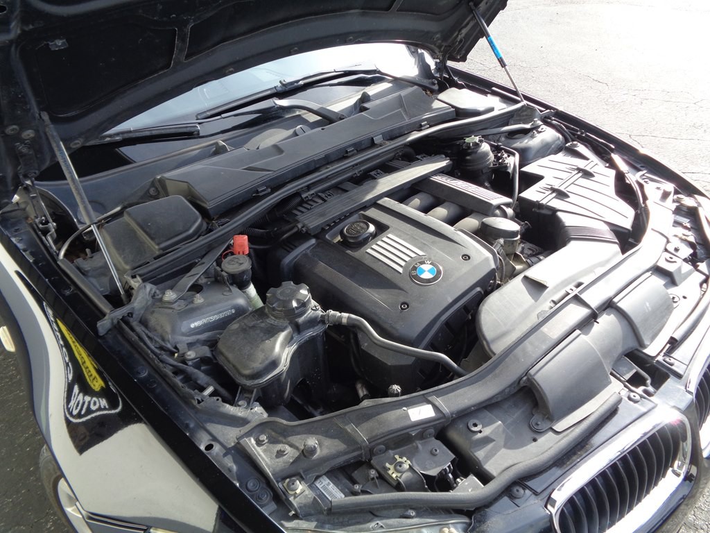 2011 BMW 3 Series Image 36