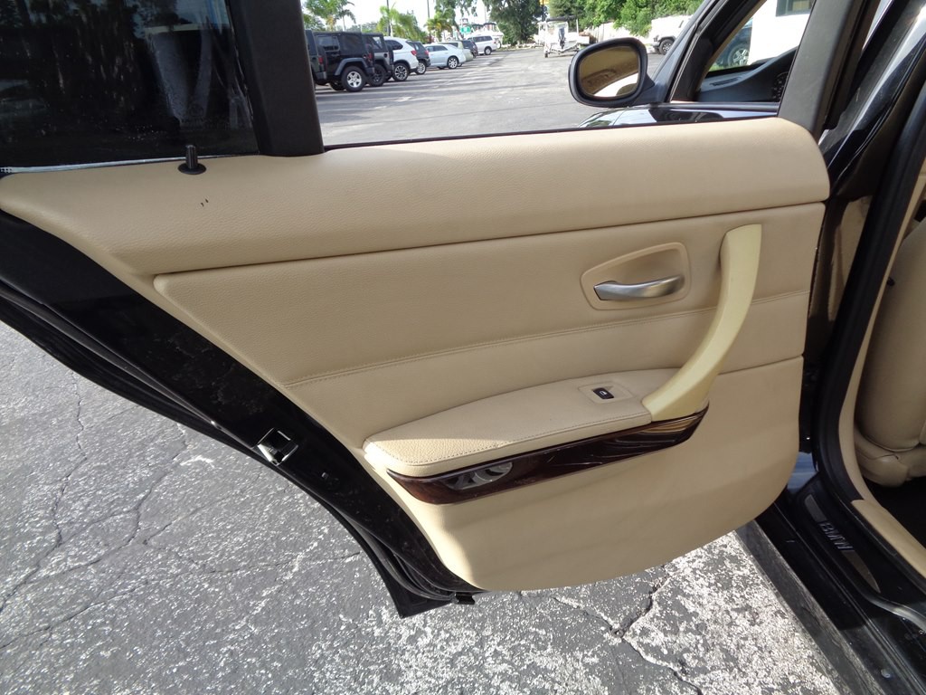 2011 BMW 3 Series Image 46