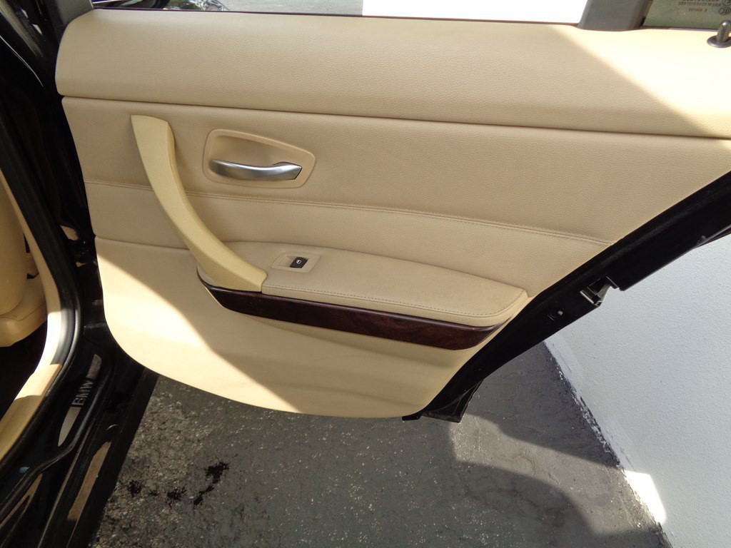 2011 BMW 3 Series Image 52