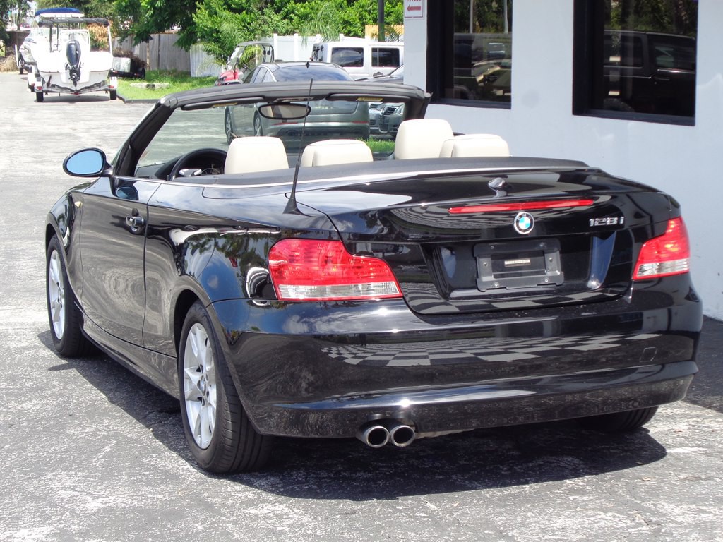 2009 BMW 1 Series Image 25