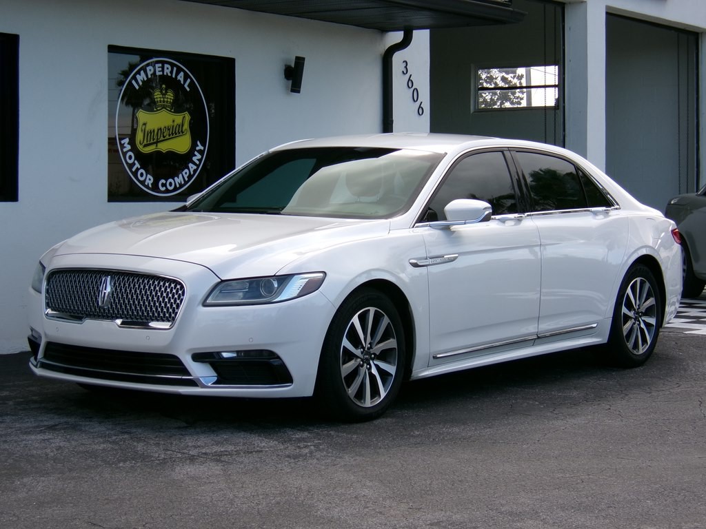 2018 Lincoln Continental Image 2