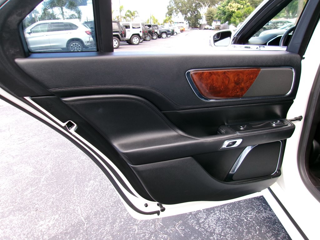 2018 Lincoln Continental Image 48