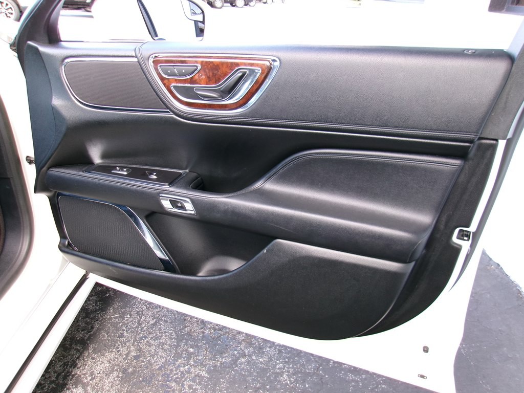 2018 Lincoln Continental Image 55