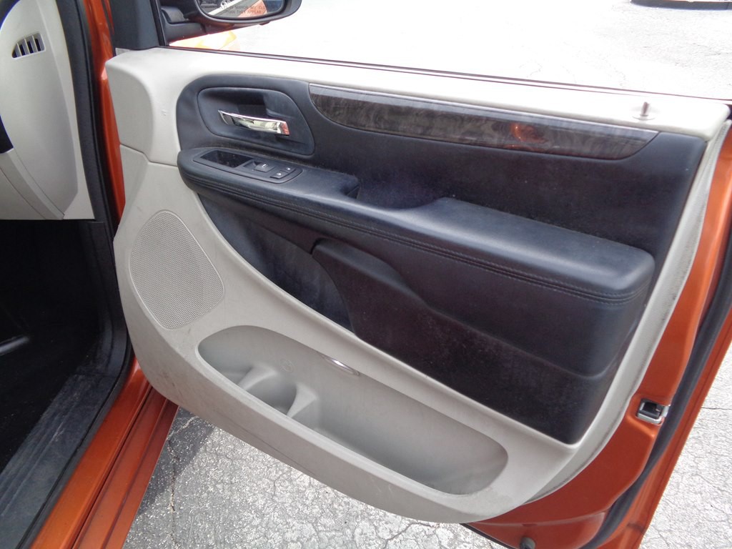 2011 Dodge Grand Caravan Image 24