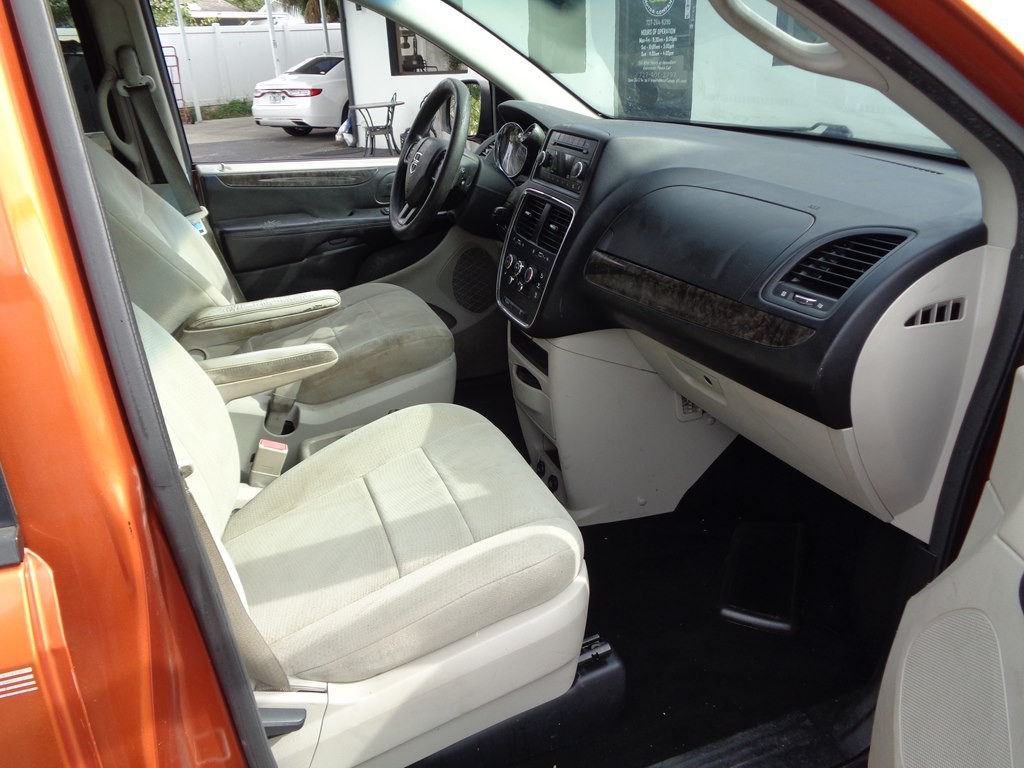 2011 Dodge Grand Caravan Image 25
