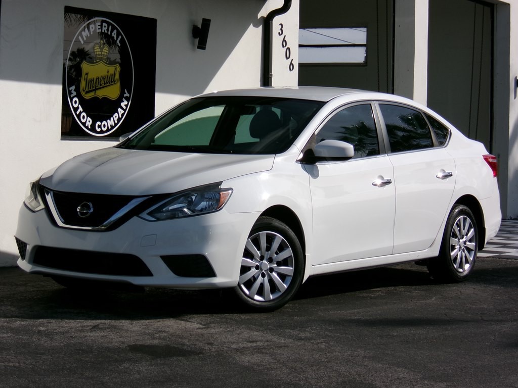 2016 Nissan Sentra Image 1