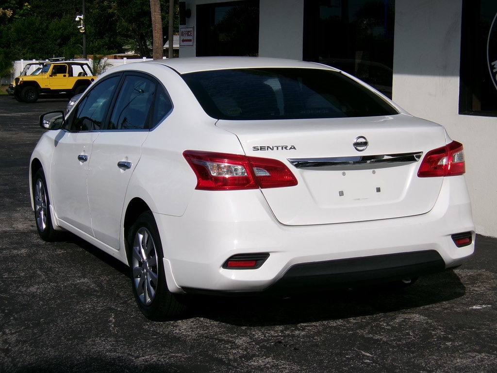 2016 Nissan Sentra Image 23