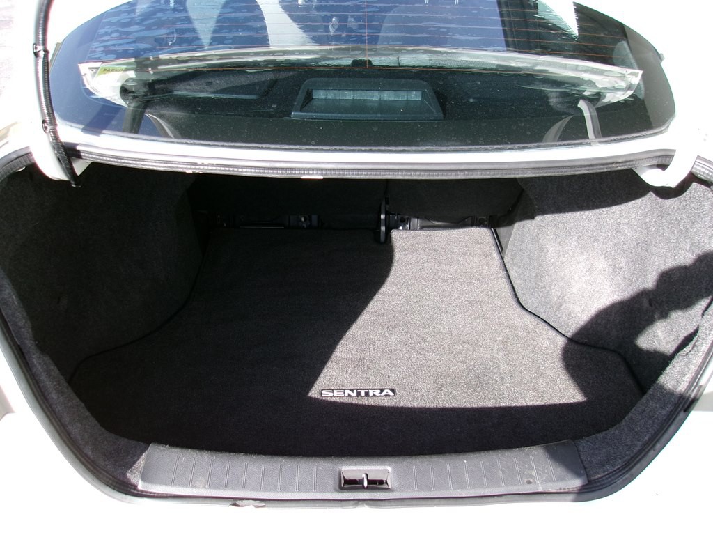 2016 Nissan Sentra Image 44