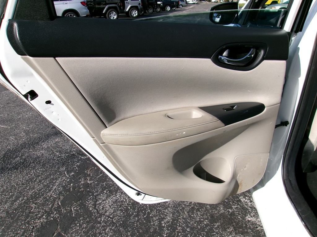 2016 Nissan Sentra Image 51