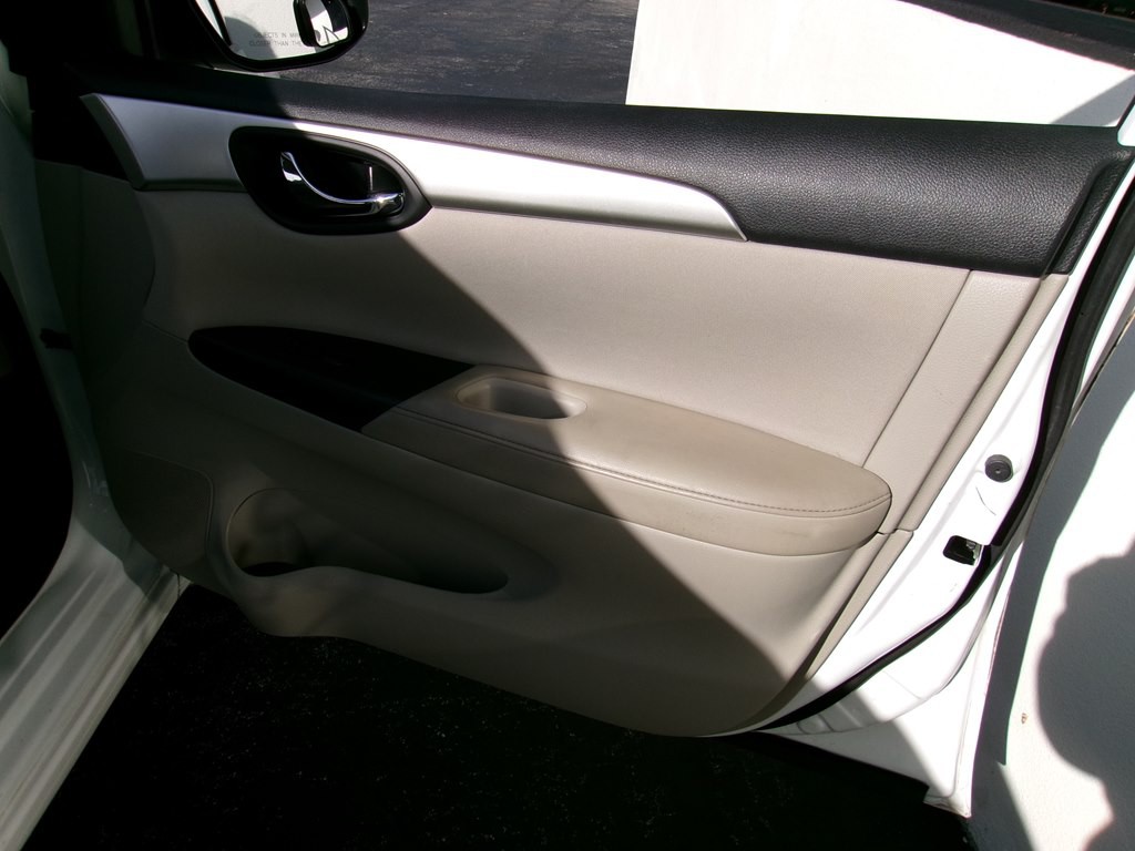 2016 Nissan Sentra Image 61