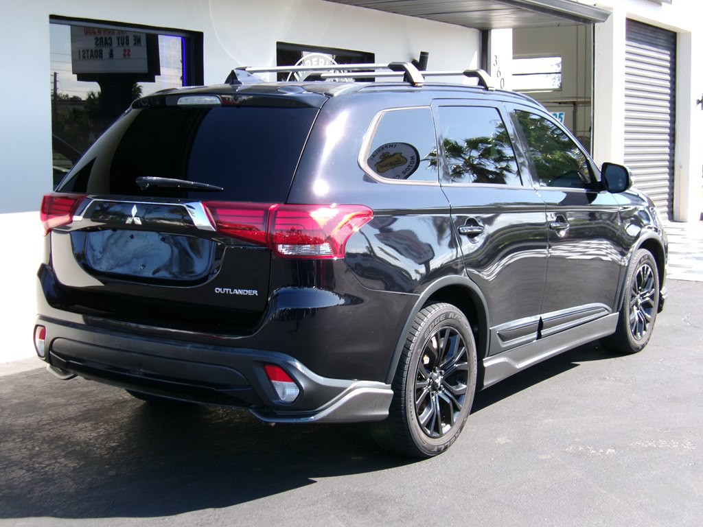 2018 Mitsubishi Outlander Image 17