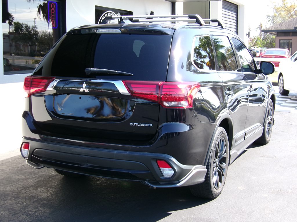 2018 Mitsubishi Outlander Image 18