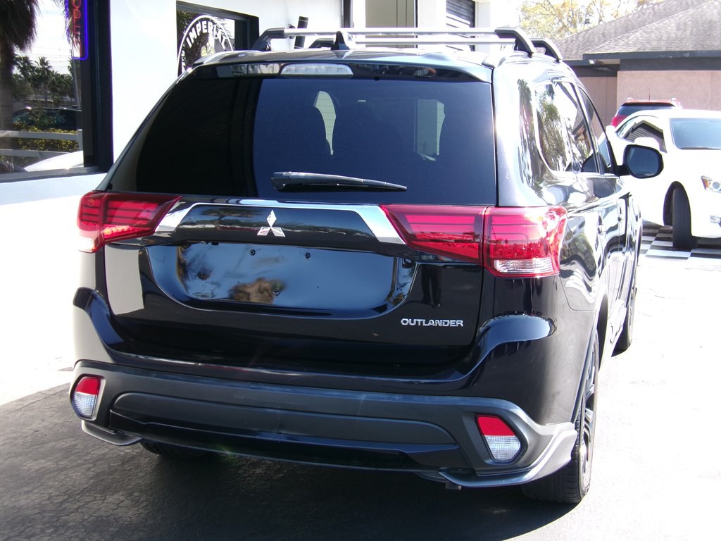 2018 Mitsubishi Outlander Image 19