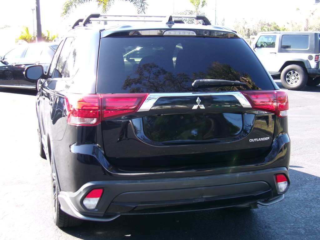 2018 Mitsubishi Outlander Image 21